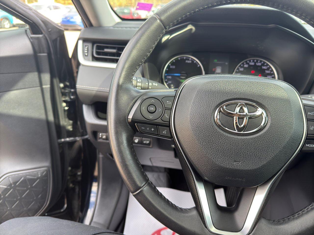 2020 Toyota RAV4 Hybrid XLE Photo