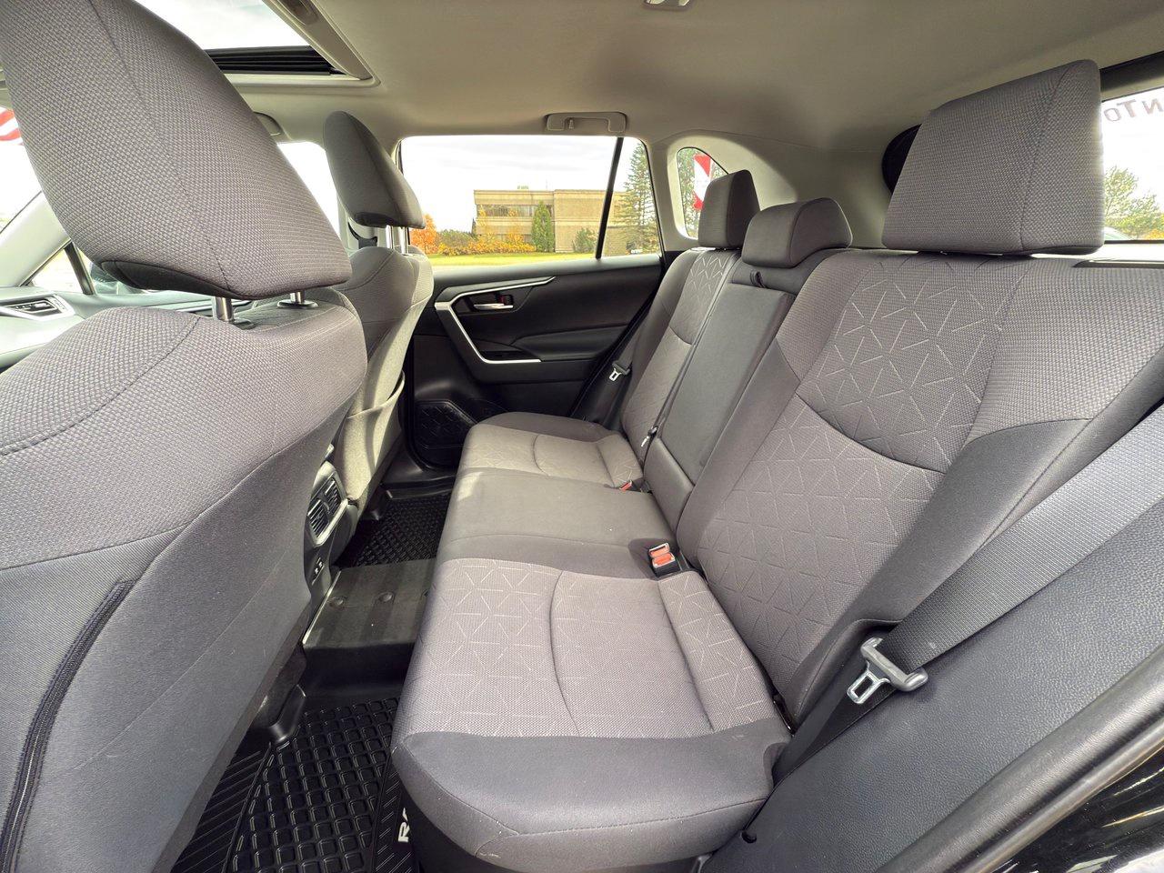 2020 Toyota RAV4 Hybrid XLE Photo