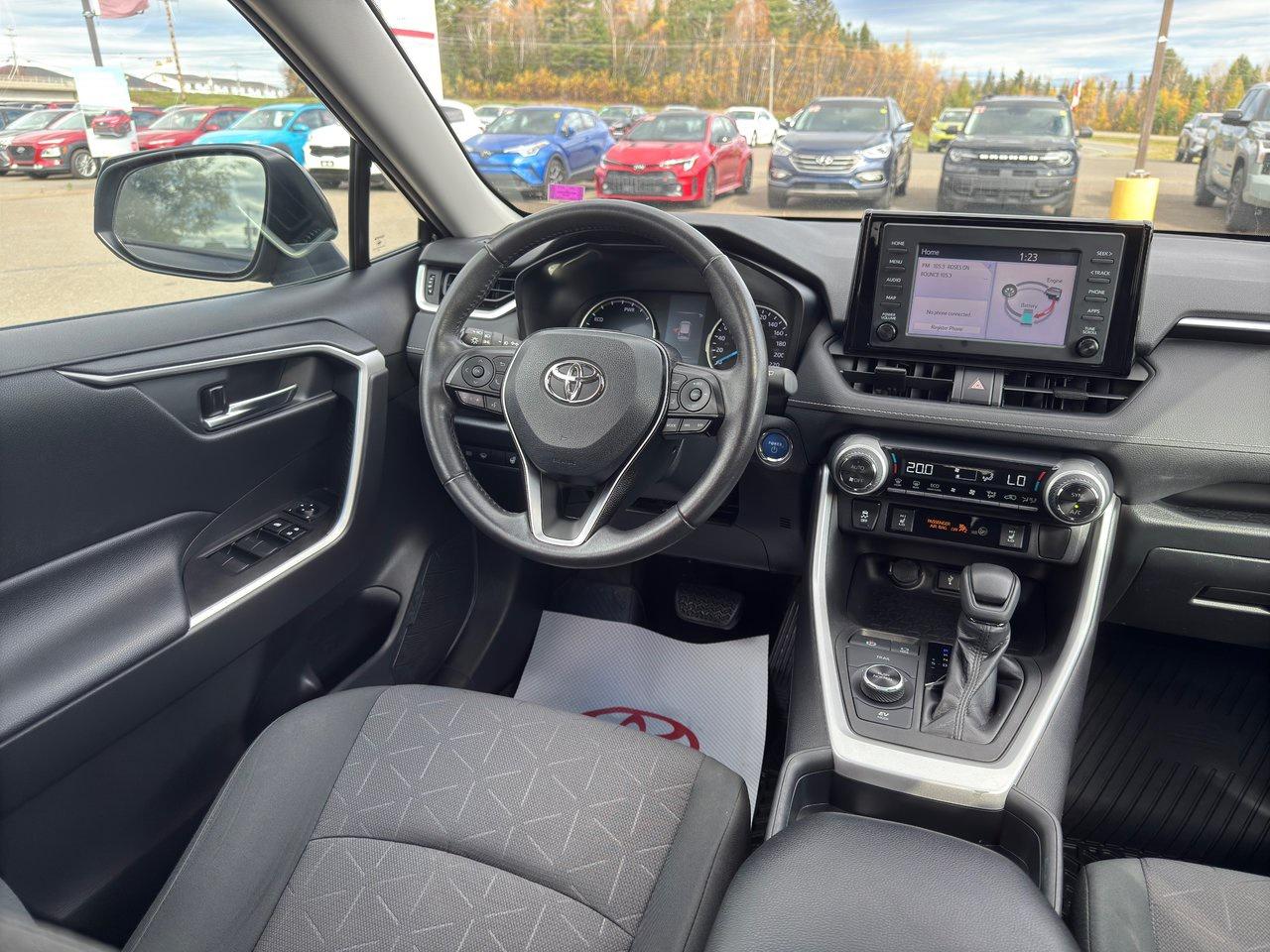 2020 Toyota RAV4 Hybrid XLE Photo