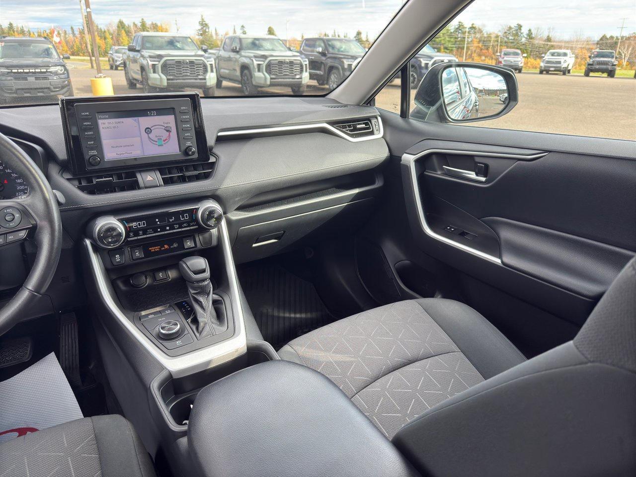 2020 Toyota RAV4 Hybrid XLE Photo
