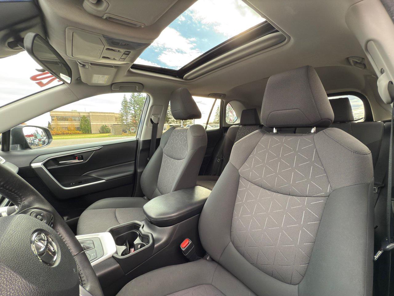 2020 Toyota RAV4 Hybrid XLE Photo