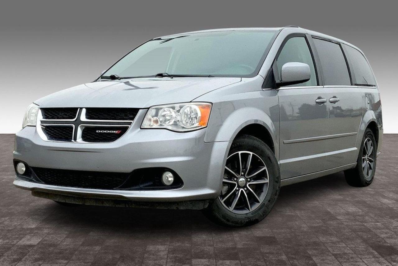 Used 2017 Dodge Grand Caravan SXT Premium Plus *LOCAL* *FULLY LOADED* *CLEAN TITLE* for sale in Winnipeg, MB