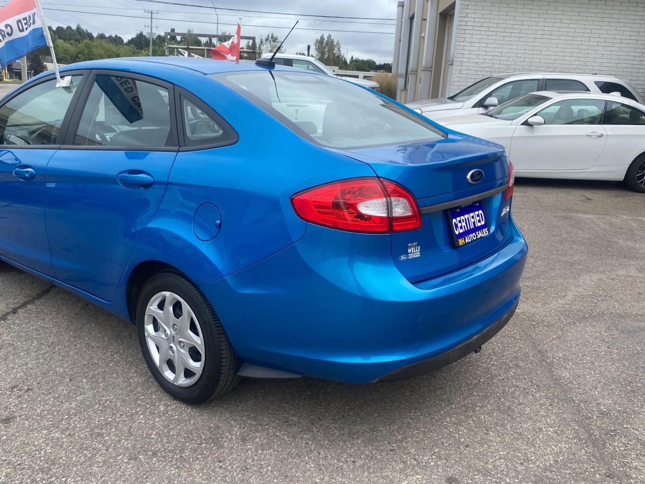 2013 Ford Fiesta SE - Photo #4