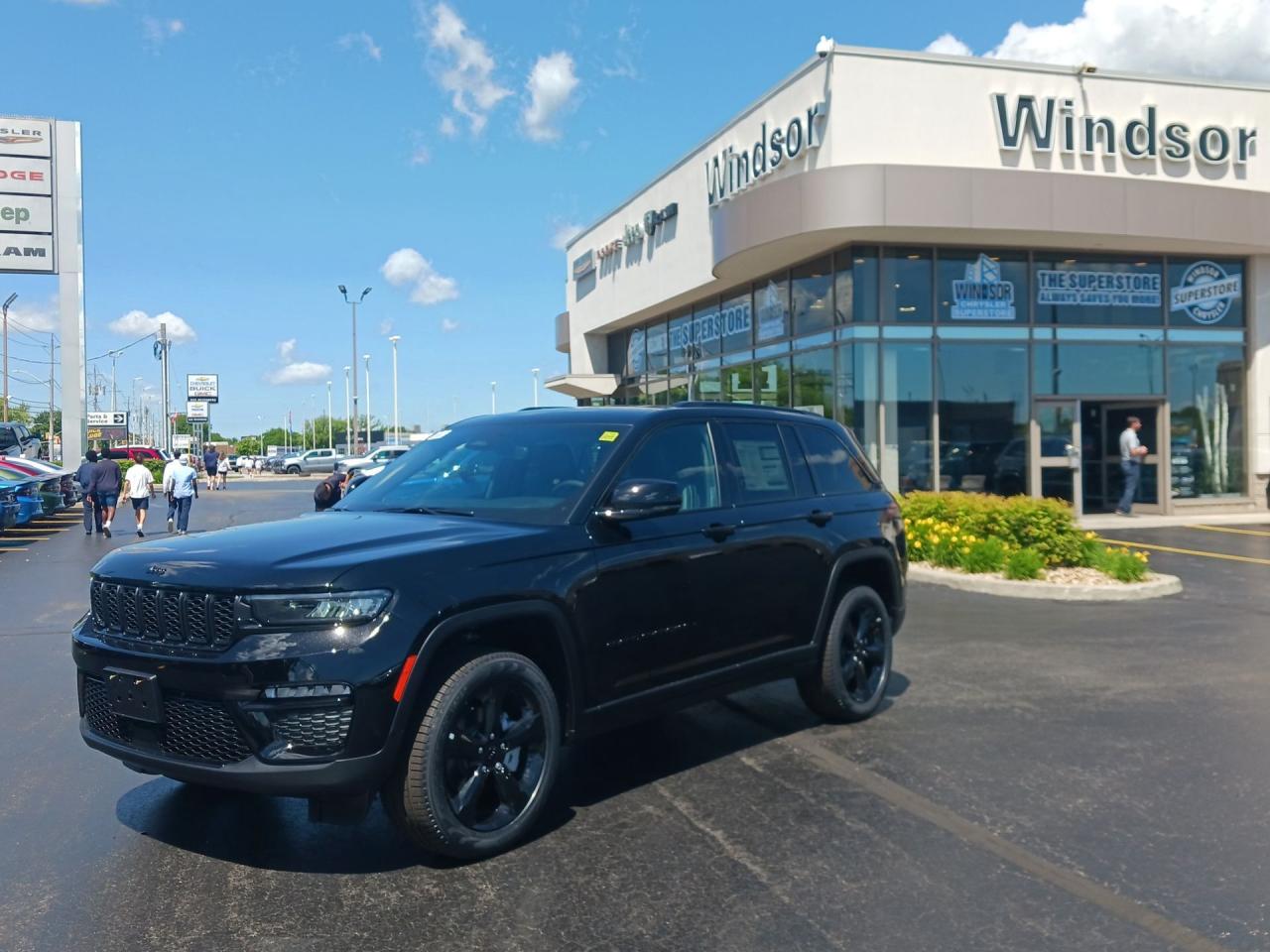 Used 2024 Jeep Grand Cherokee LIMITED 4X4 for sale in Windsor, ON