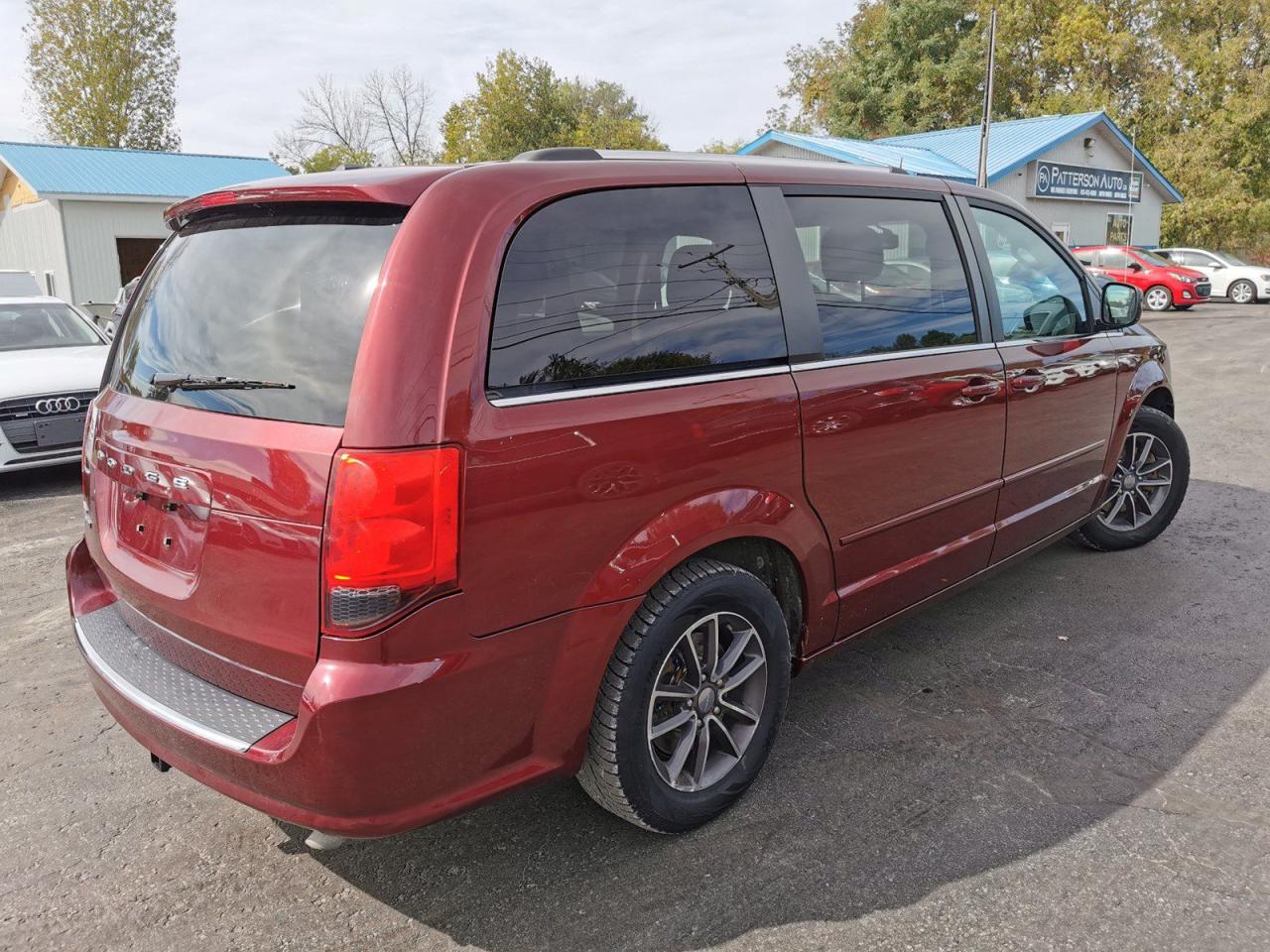 2017 Dodge Grand Caravan SE Plus - Photo #5