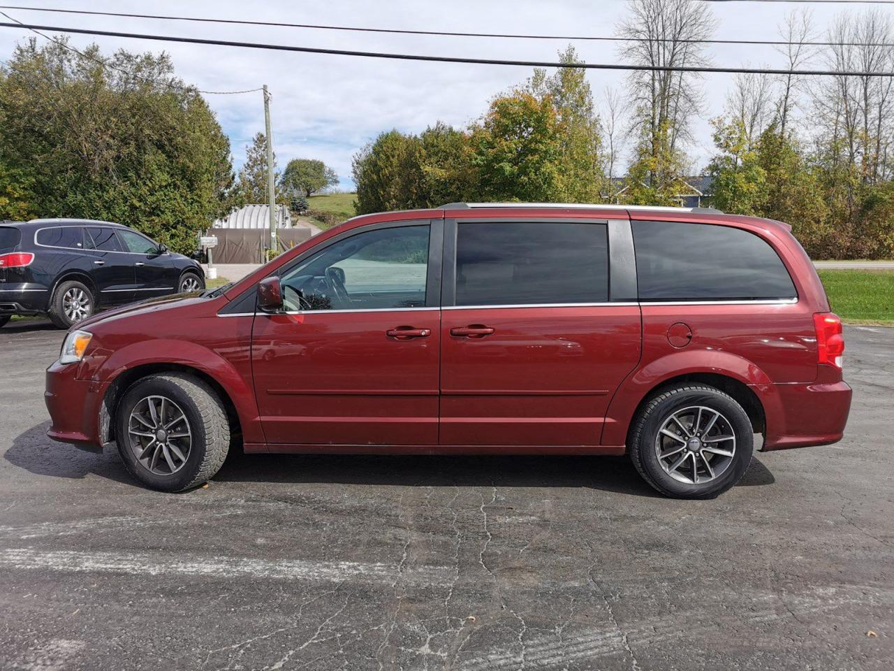 2017 Dodge Grand Caravan SE Plus - Photo #2