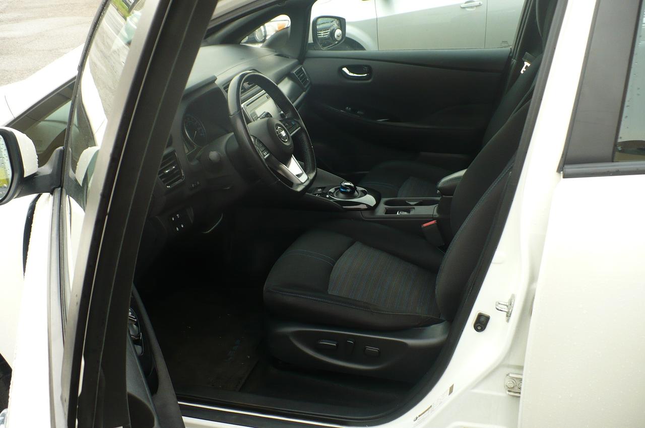 2018 Nissan Leaf SV Hatchback Photo