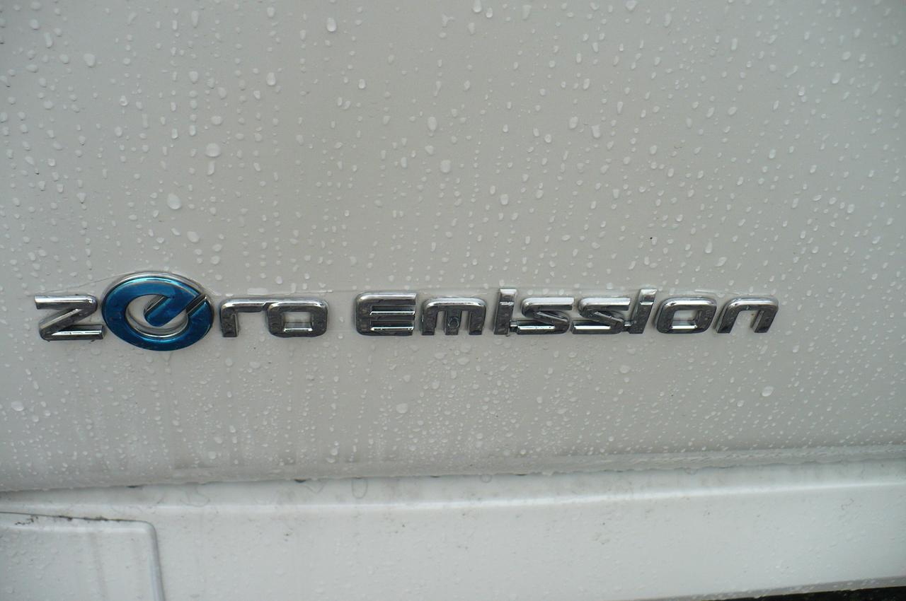 2018 Nissan Leaf SV Hatchback Photo