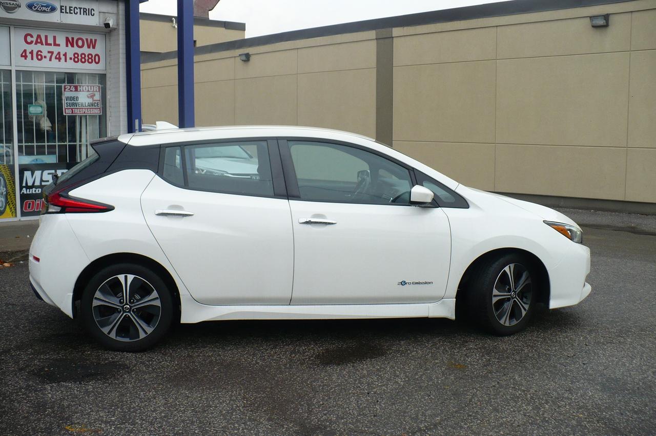2018 Nissan Leaf SV Hatchback Photo5