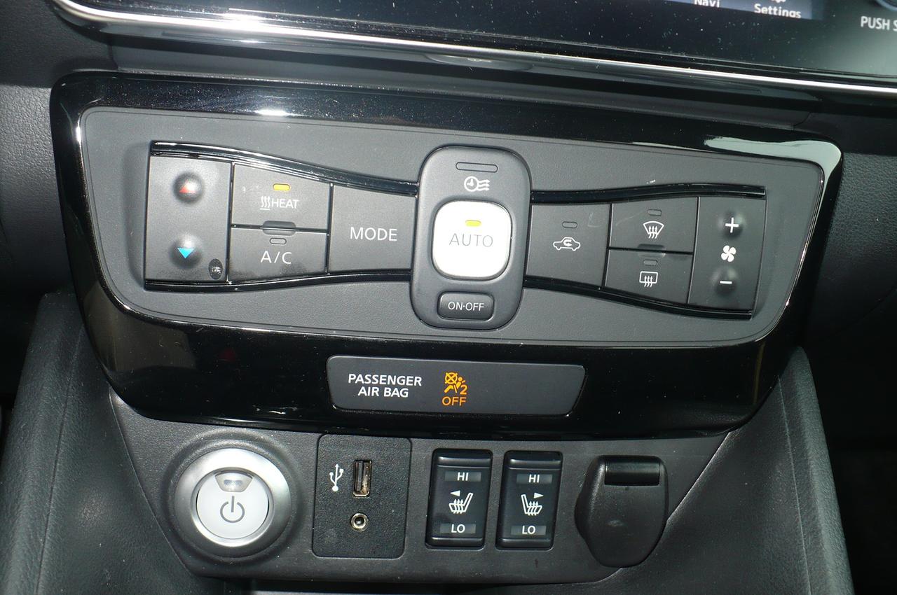 2018 Nissan Leaf SV Hatchback Photo