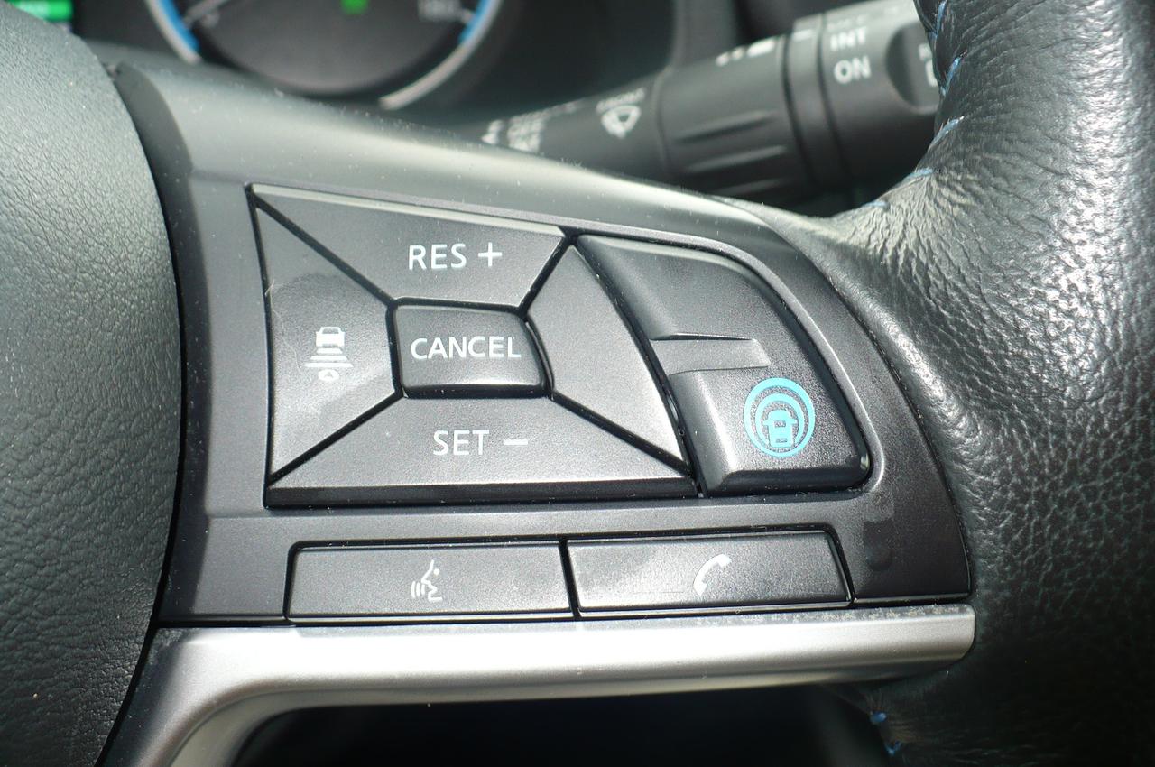 2018 Nissan Leaf SV Hatchback Photo
