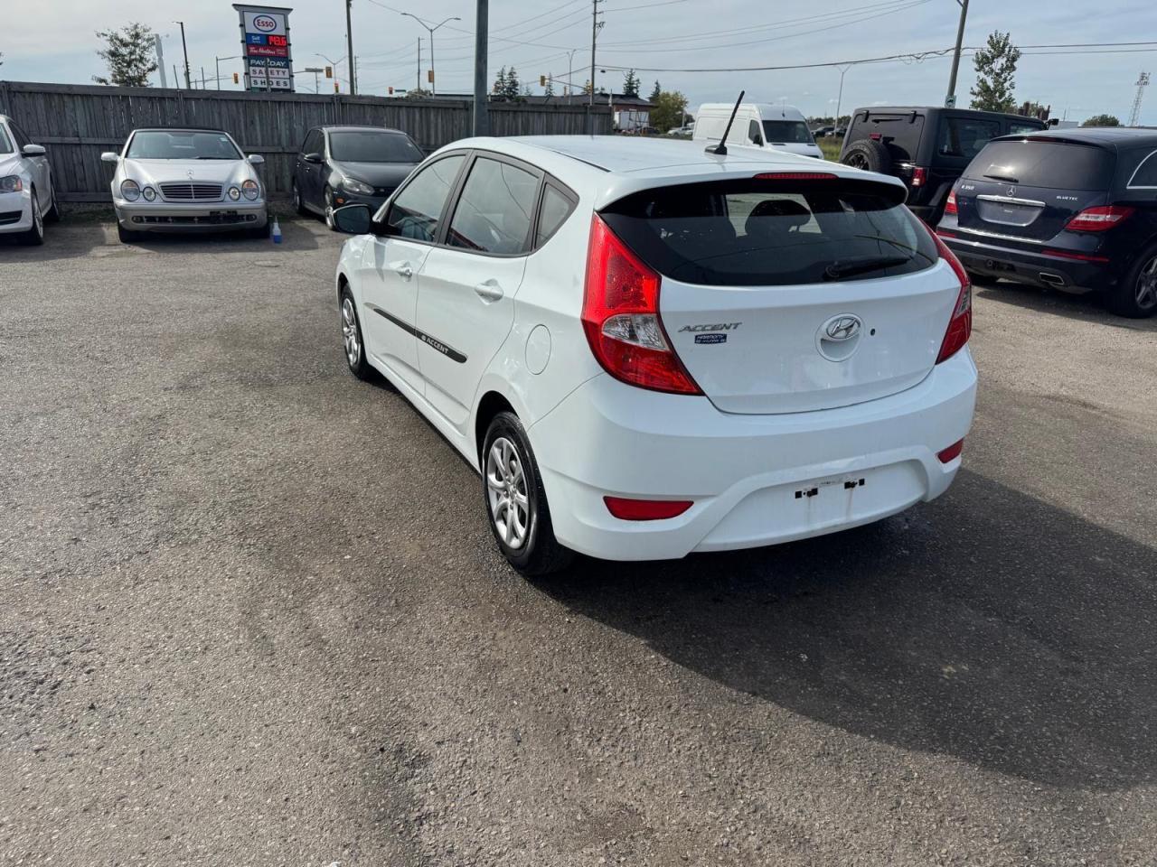 2014 Hyundai Accent GL, HATCH, AUTO, ONLY 57,000KMS, CERTIFIED - Photo #3