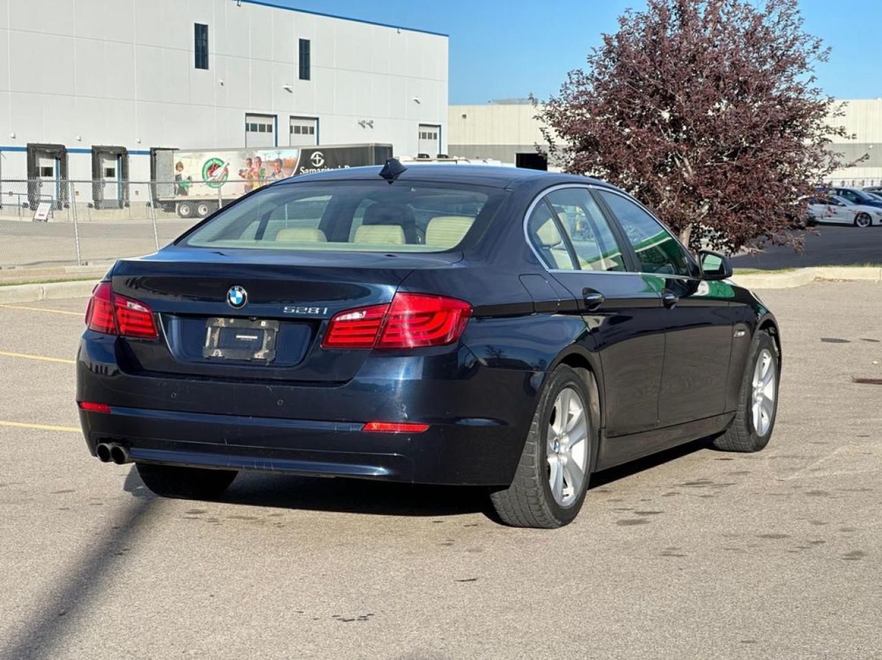 2011 BMW 5 Series 528i RWD | LEATHER | SUNROOF | DEMO SPECIAL Photo3