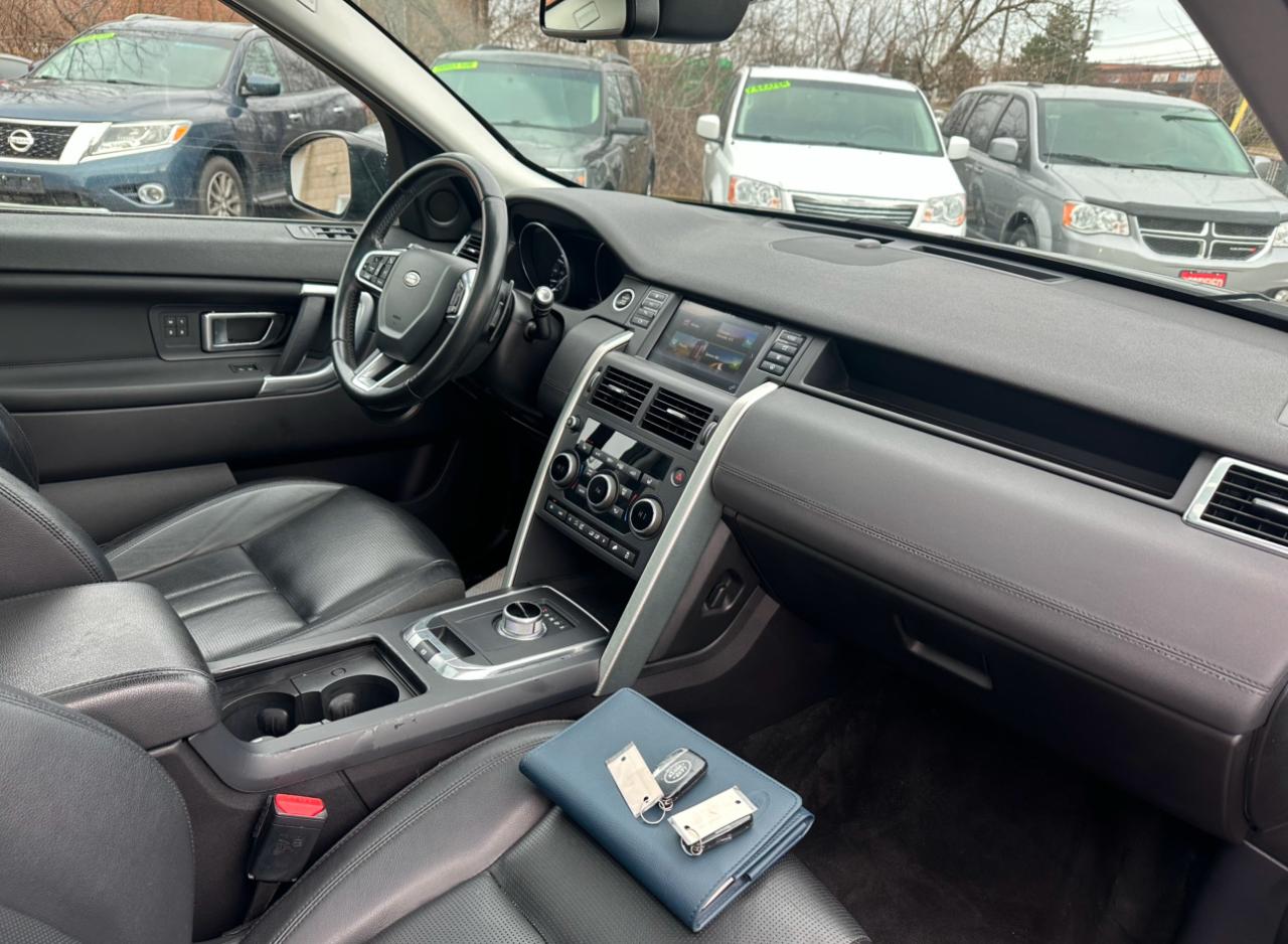 2016 Land Rover Discovery 4WD 4dr HSE - Photo #11