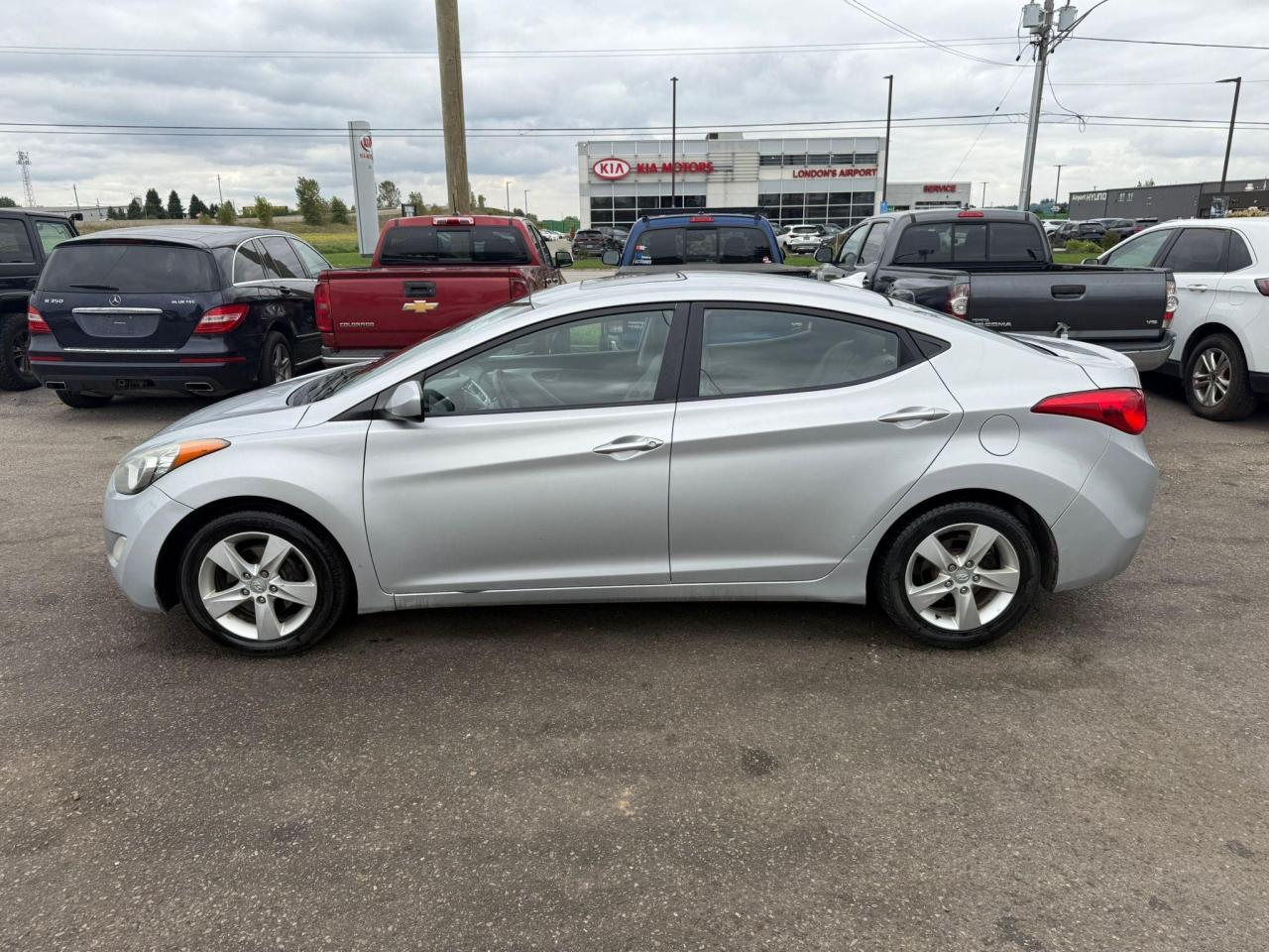 2011 Hyundai Elantra MANUAL, DRIVES GREAT, WELL MAINTAINED, CERT - Photo #2