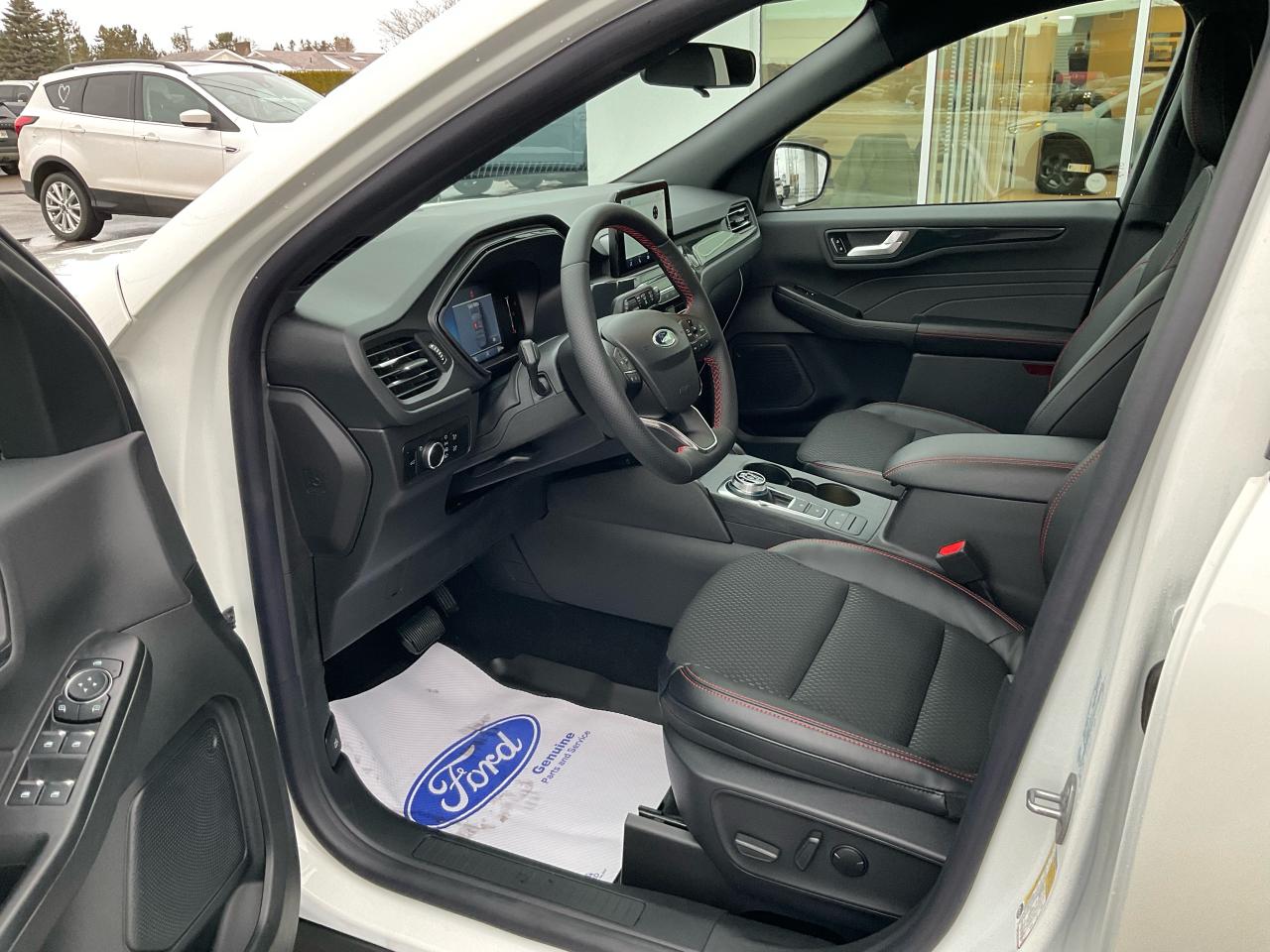 2025 Ford Escape ST-Line Photo5