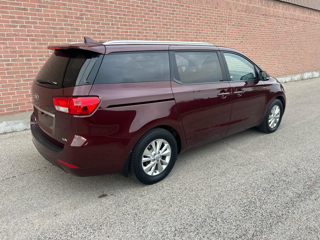 2015 Kia Sedona LX+ - Photo #6