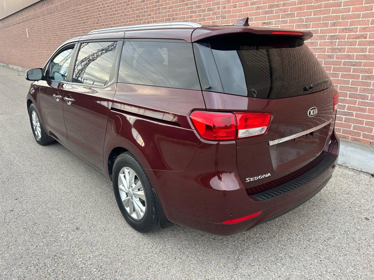 2015 Kia Sedona LX+ - Photo #5