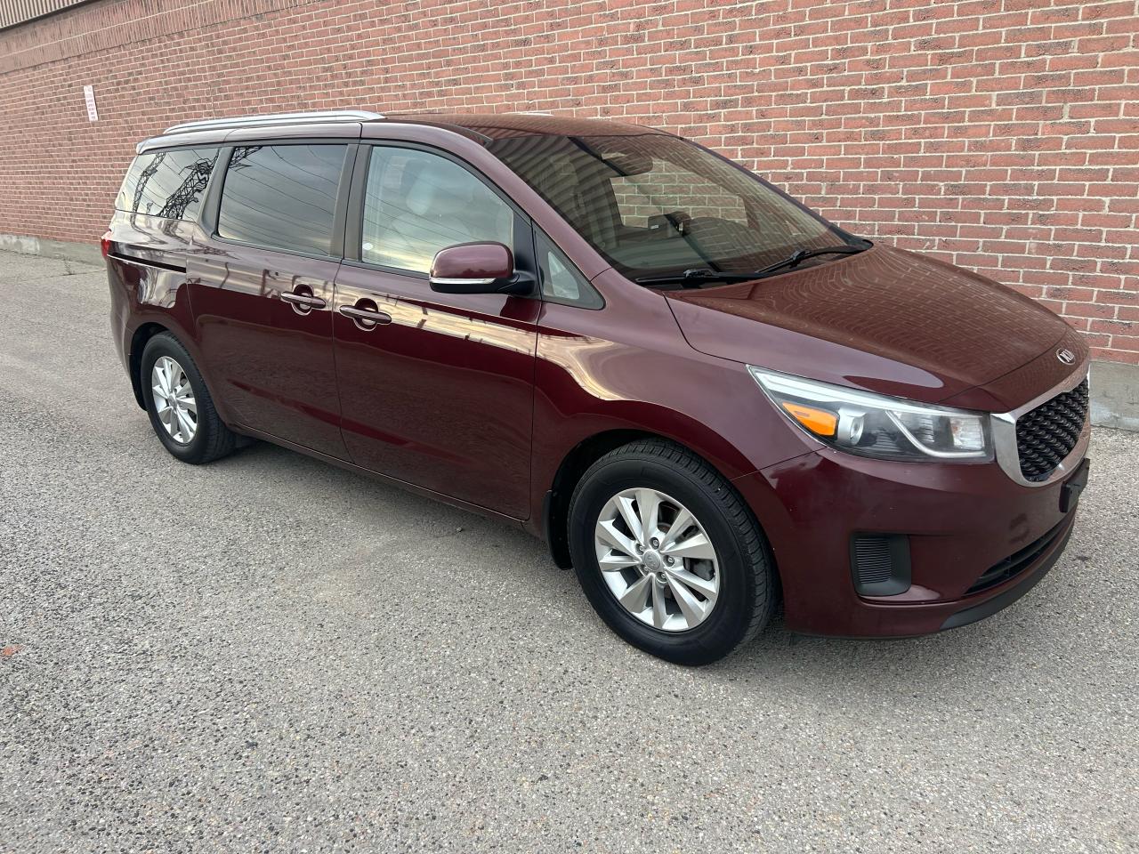 2015 Kia Sedona LX+ - Photo #4