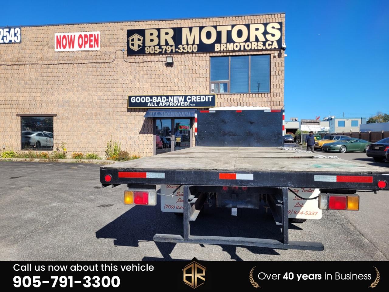 2013 Isuzu NRR Flat Bed | Diesel | Low Km's Photo