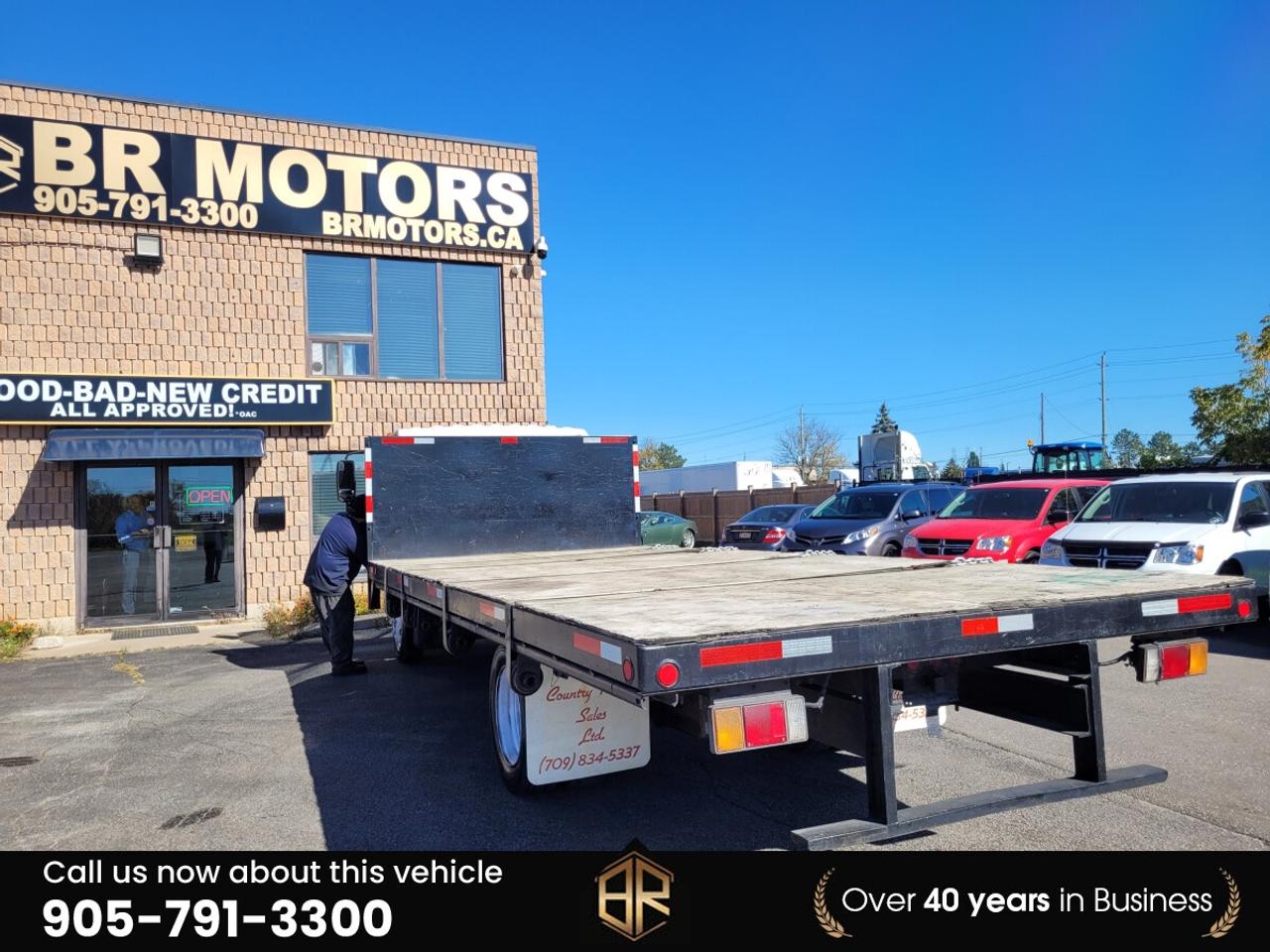 2013 Isuzu NRR Flat Bed | Diesel | Low Km's Photo