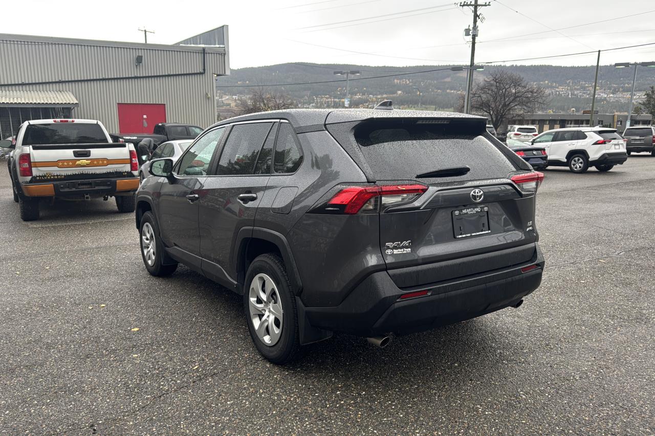 2023 Toyota RAV4 LE AWD Photo4