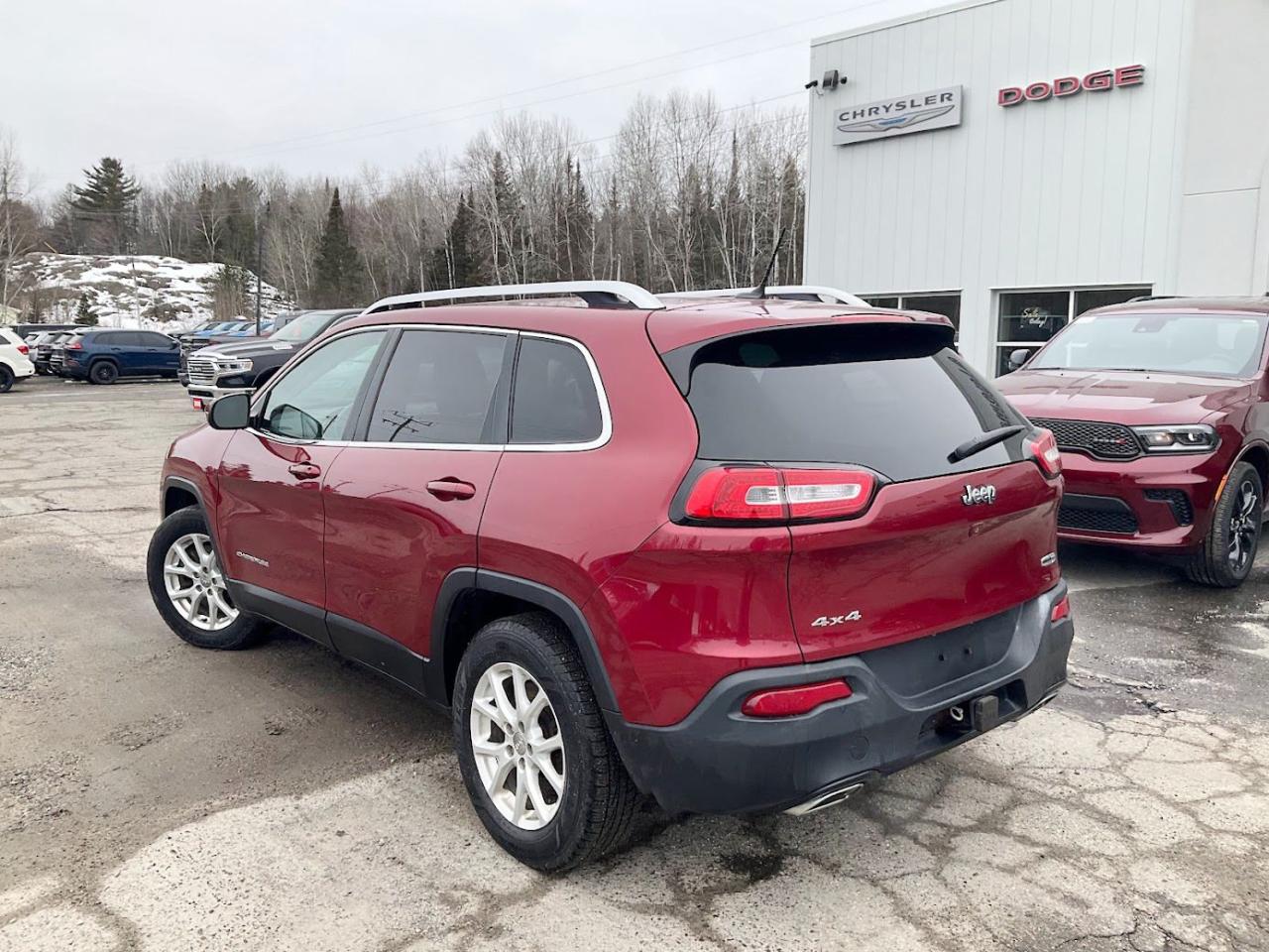 2015 Jeep Cherokee  Photo4