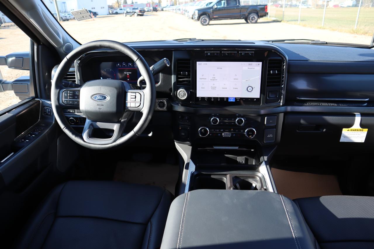 2024 Ford F-350 Super Duty DRW LARIAT Photo4