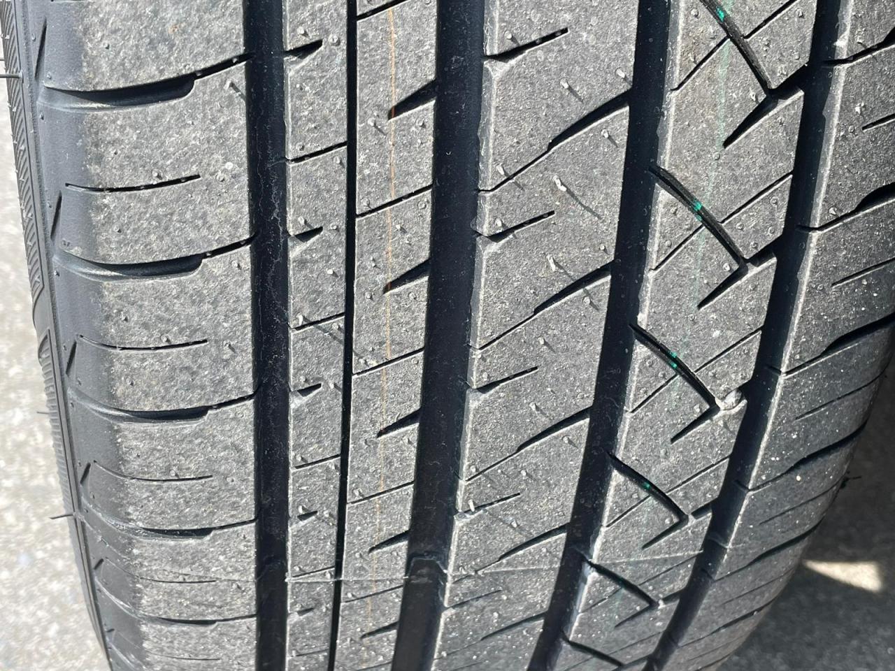 2018 Ford Escape NAVIGATION NO ACCIDENT NEW TIRES B-TOOTH CAMERA - Photo #2