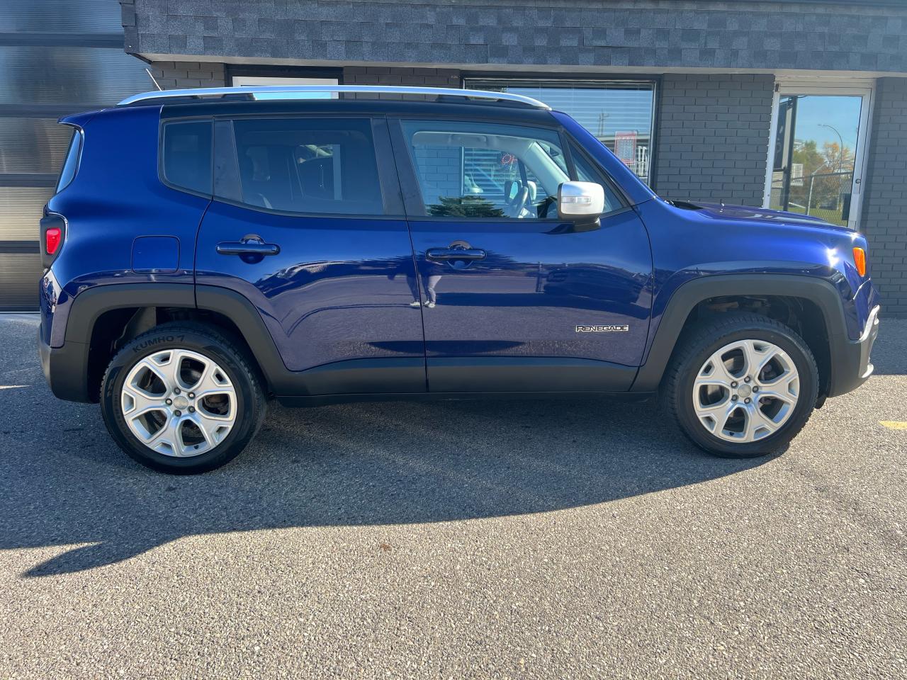 2016 Jeep Renegade LIMITED AWD - Photo #2