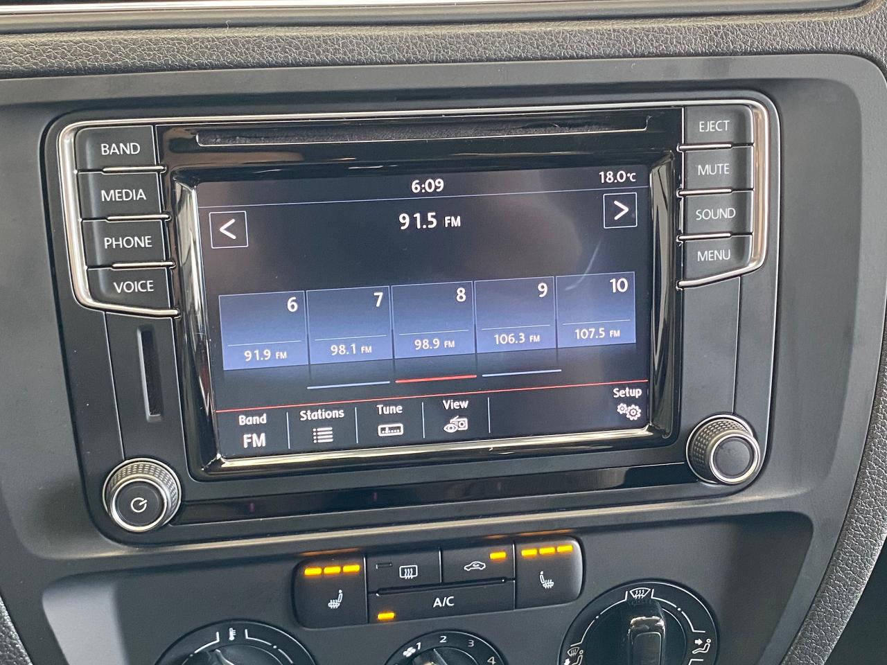 2017 Volkswagen Jetta Trendline+ApplePlay+New Tires+Brakes+CLEAN CARFAX - Photo #31
