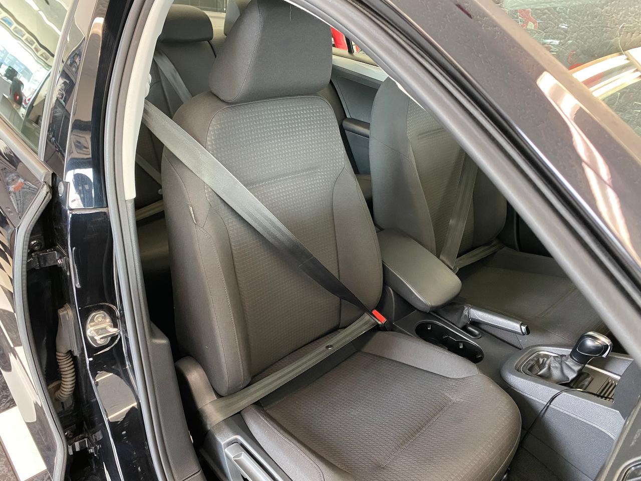 2017 Volkswagen Jetta Trendline+ApplePlay+New Tires+Brakes+CLEAN CARFAX Photo92