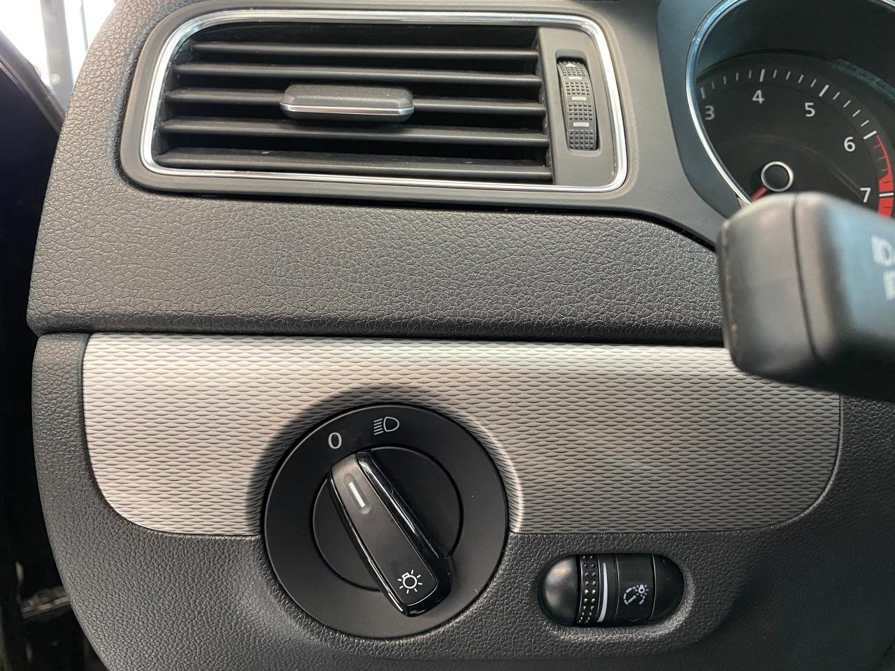 2017 Volkswagen Jetta Trendline+ApplePlay+New Tires+Brakes+CLEAN CARFAX - Photo #57
