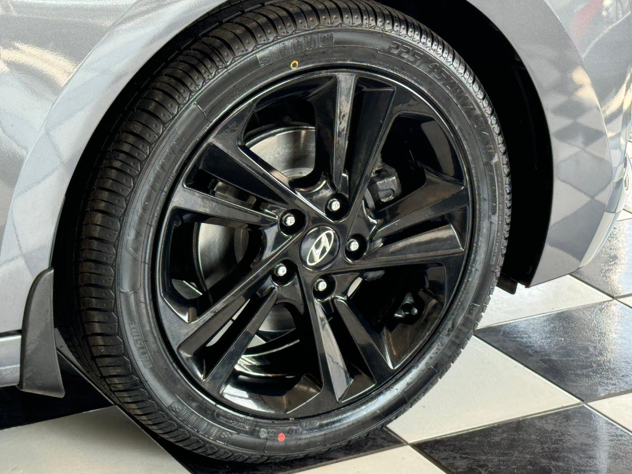 2017 Hyundai Elantra GLS+Sunroof+New Tires+Brakes+ApplePlay+Camera+A/C - Photo #57