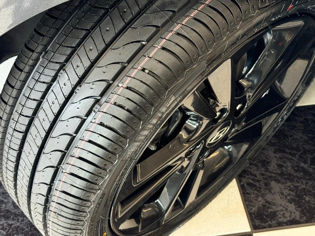 2017 Hyundai Elantra GLS+Sunroof+New Tires+Brakes+ApplePlay+Camera+A/C - Photo #5