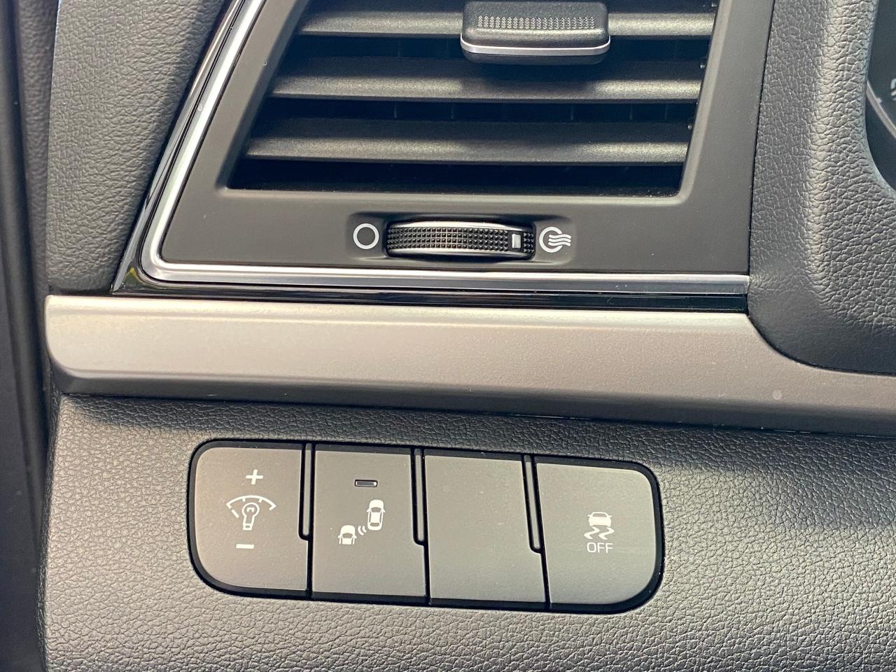 2017 Hyundai Elantra GLS+Sunroof+New Tires+Brakes+ApplePlay+Camera+A/C - Photo #52