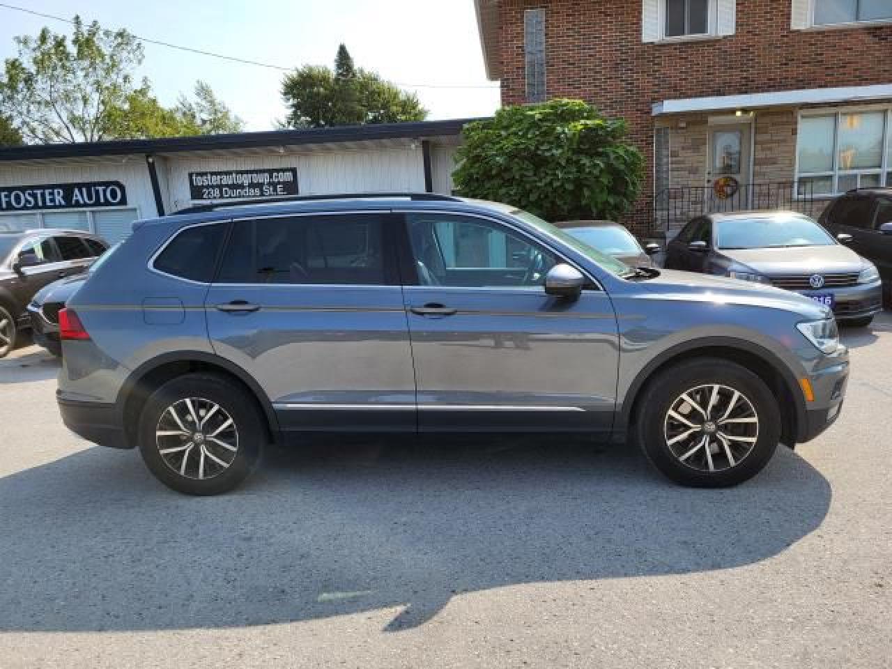 2018 Volkswagen Tiguan COMFORTLINE Photo2