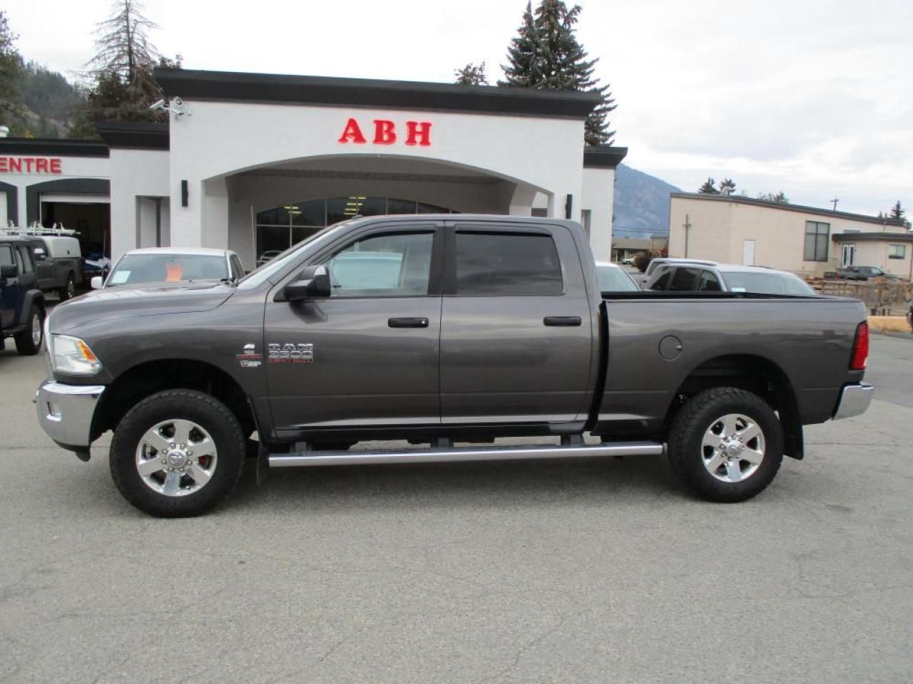 2014 RAM 3500 SLT CREW CAB 4X4 Photo2