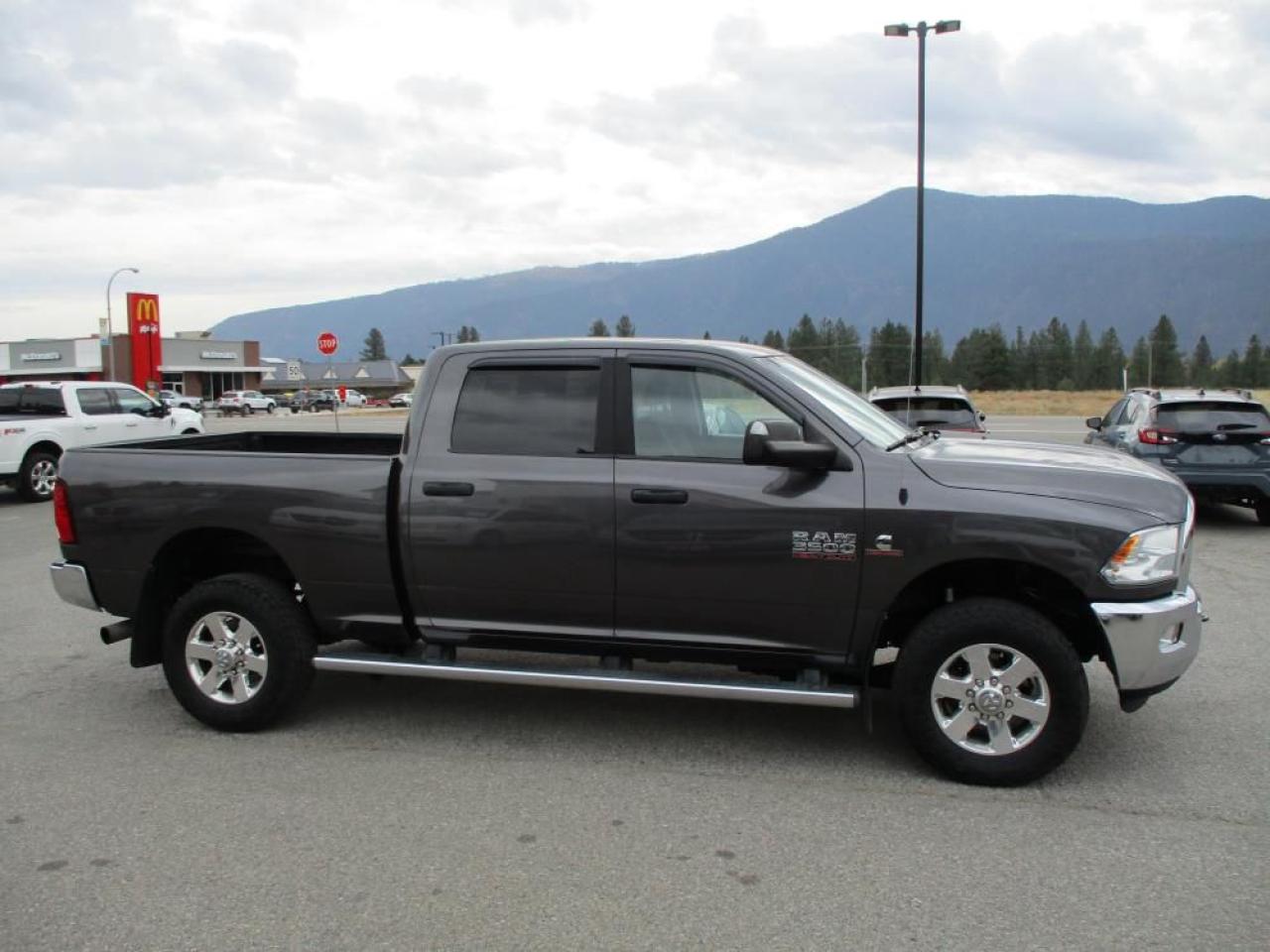 2014 RAM 3500 SLT CREW CAB 4X4 Photo3