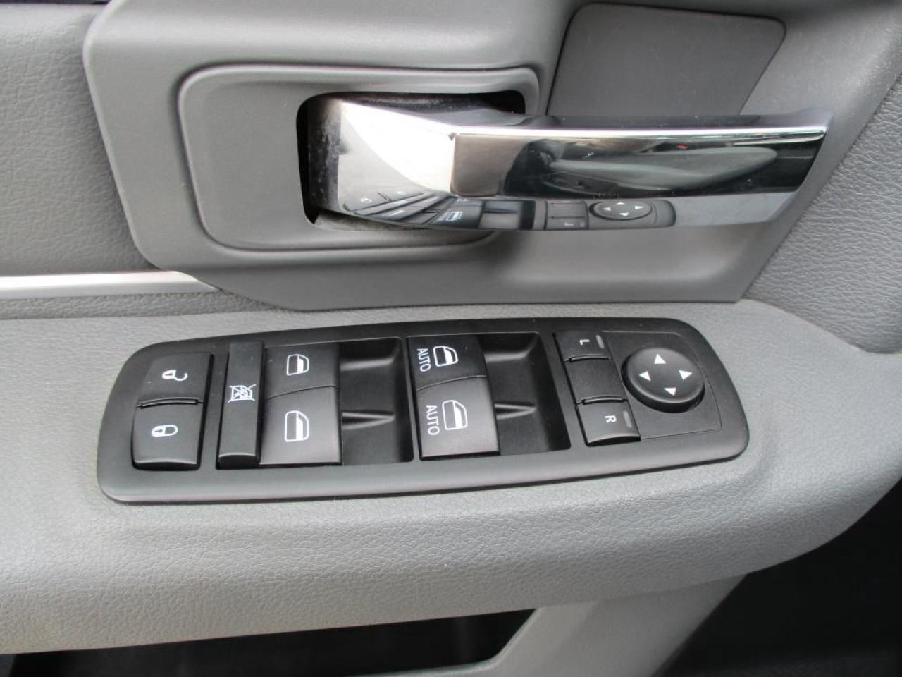 2014 RAM 3500 SLT CREW CAB 4X4 Photo10