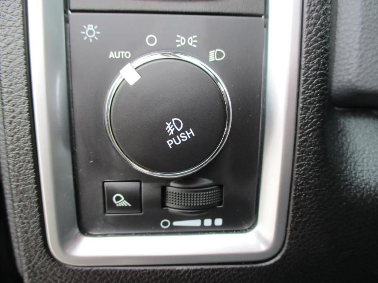 2014 RAM 3500 SLT CREW CAB 4X4 Photo11