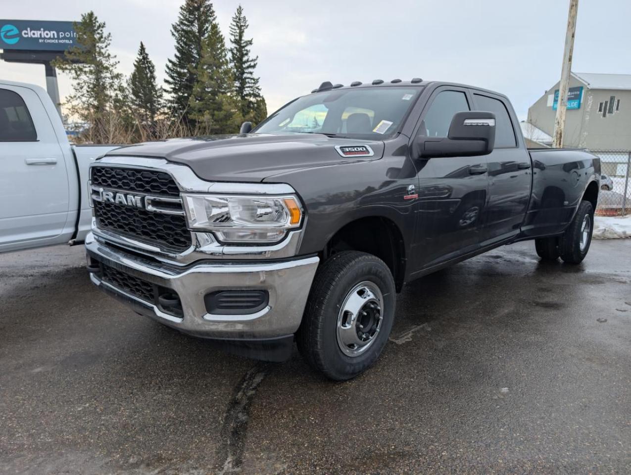 New 2024 RAM 3500 Tradesman cabine d'équipe 4x4 caisse de 8 pi for sale in Medicine Hat, AB