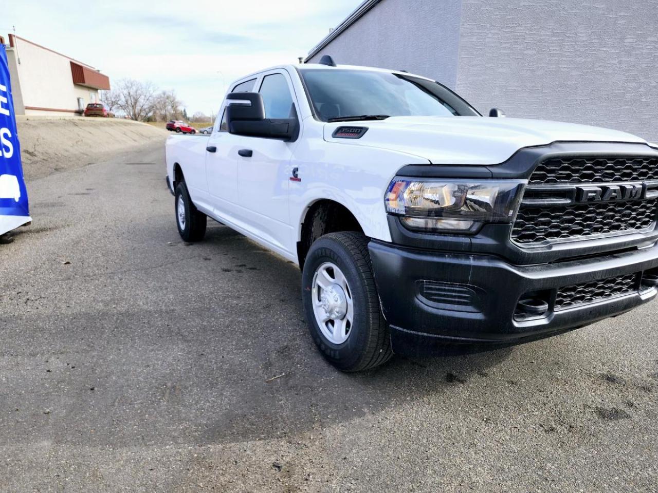 New 2024 RAM 3500 Tradesman cabine d'équipe 4x4 caisse de 8 pi for sale in Medicine Hat, AB