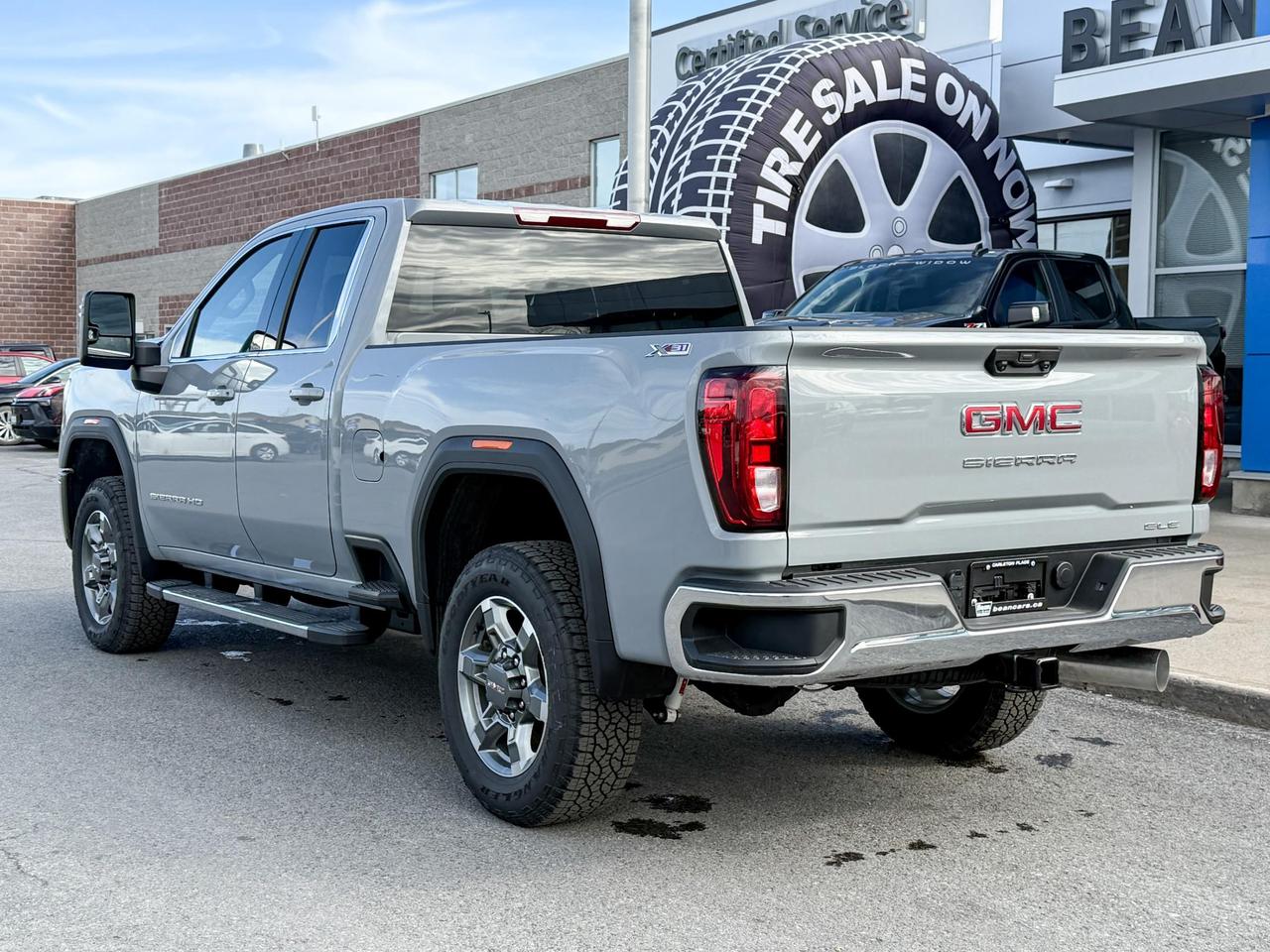 2025 GMC Sierra 2500 HD SLE 6.6L V8 DURAMAX WITH REMOTE START/ENTRY, CRUISE CONTROL, VINYL FLOORING, HD REAR VISION CAMERA, APPLE CARPLAY AND ANDROID AUTO Photo2