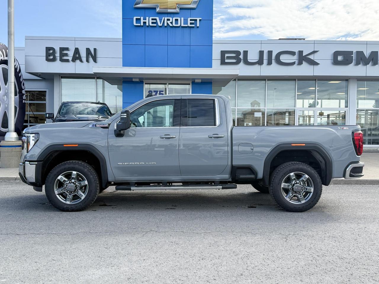 2025 GMC Sierra 2500 HD SLE 6.6L V8 DURAMAX WITH REMOTE START/ENTRY, CRUISE CONTROL, VINYL FLOORING, HD REAR VISION CAMERA, APPLE CARPLAY AND ANDROID AUTO Photo5