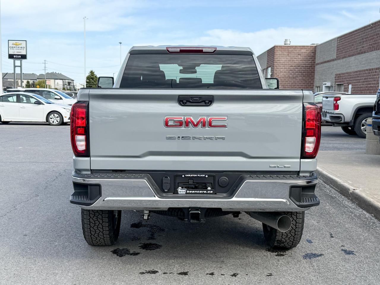 2025 GMC Sierra 2500 HD SLE 6.6L V8 DURAMAX WITH REMOTE START/ENTRY, CRUISE CONTROL, VINYL FLOORING, HD REAR VISION CAMERA, APPLE CARPLAY AND ANDROID AUTO Photo