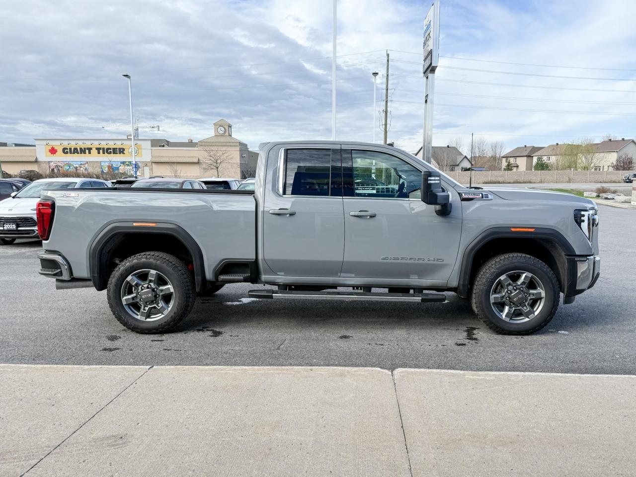 2025 GMC Sierra 2500 HD SLE 6.6L V8 DURAMAX WITH REMOTE START/ENTRY, CRUISE CONTROL, VINYL FLOORING, HD REAR VISION CAMERA, APPLE CARPLAY AND ANDROID AUTO Photo