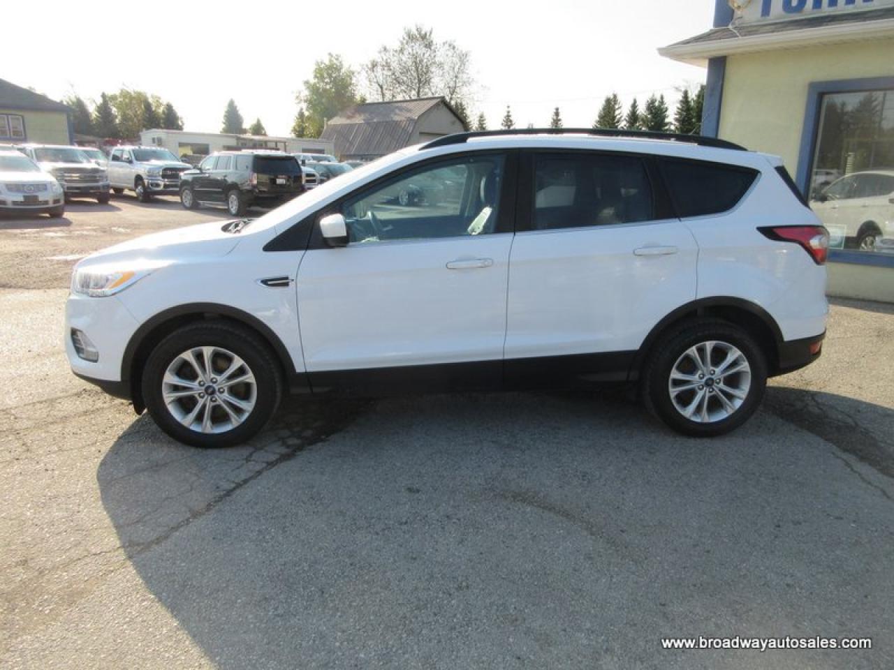 2018 Ford Escape FOUR-WHEEL DRIVE SEL-VERSION 5 PASSENGER 1.5L - ECO-BOOST.. NAVIGATION.. PANORAMIC SUNROOF.. LEATHER.. HEATED SEATS.. POWER TAILGATE.. Photo2