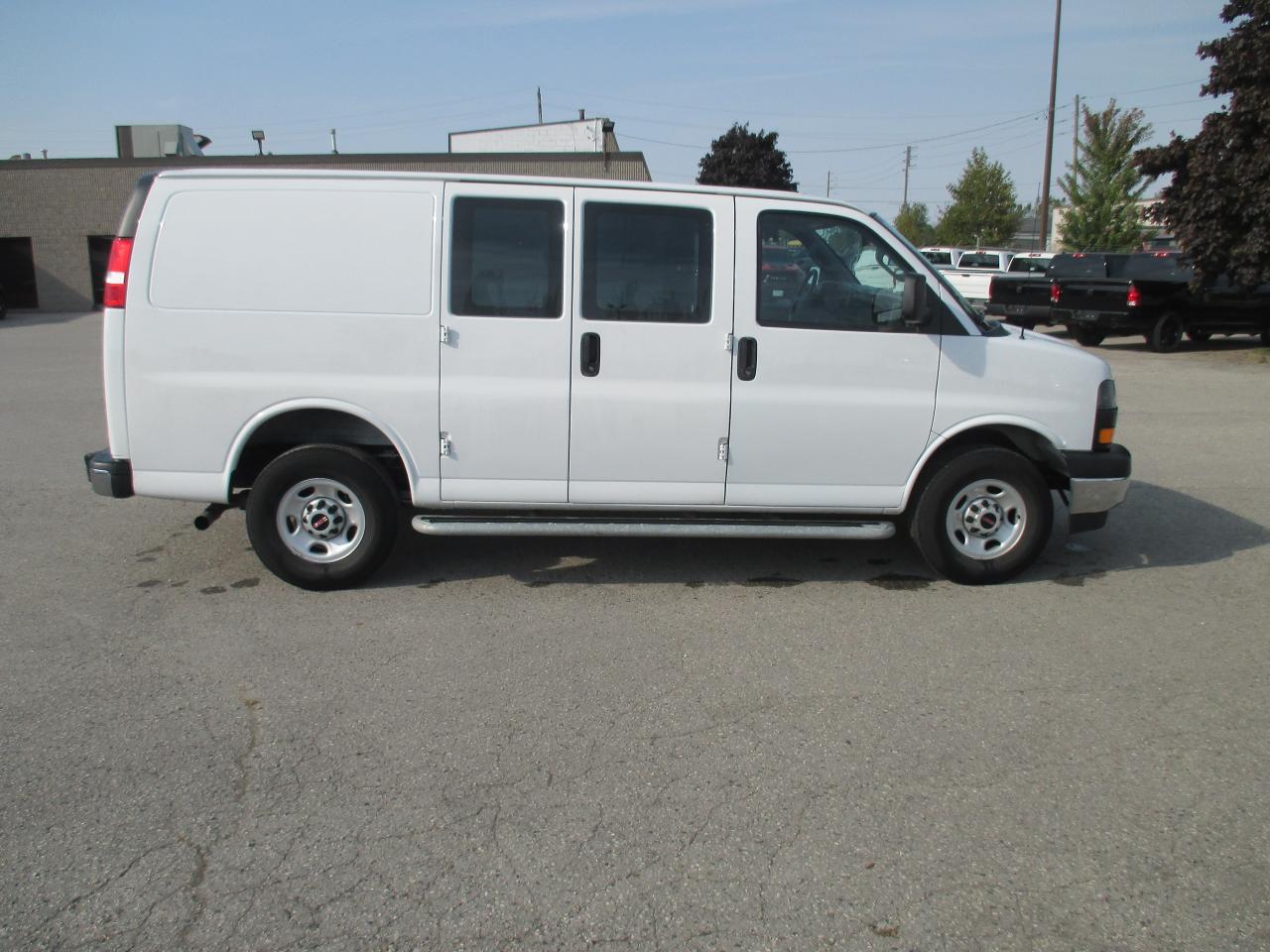 2023 GMC Savana 2500 RWD 2500 135" - Photo #4