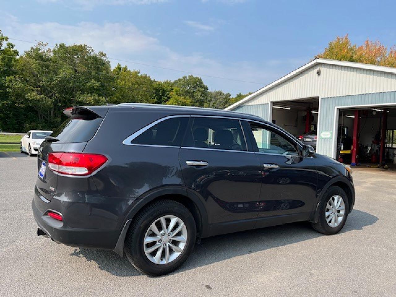 2016 Kia Sorento 2.0L Turbo LX+ Photo2